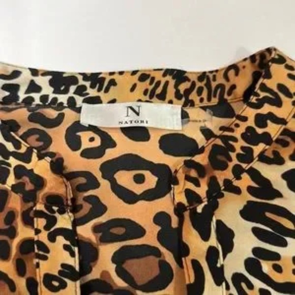 Natori Leopard Print Satin Split Neck Blouse - Picture 6 of 6